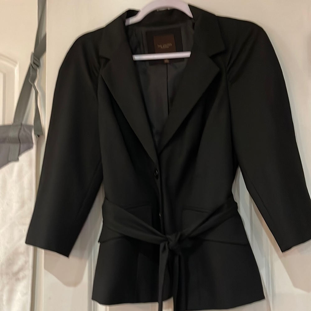 The Limited size medium cute jacket. 3/4 length sleeves and belt.